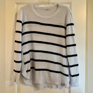 Pink Clover Women's Waffle Striped Crew Neck Sweater - Black and White